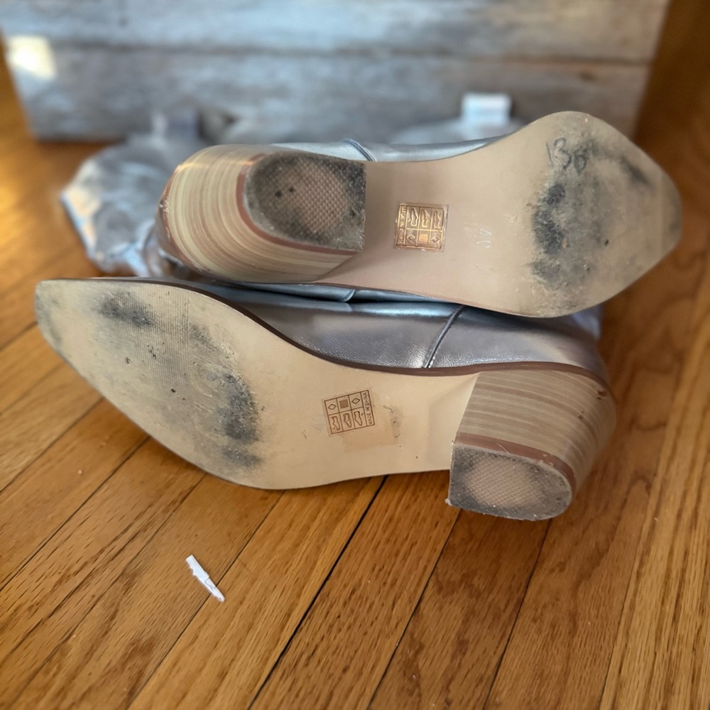 Silver Boots - Picture 7 of 8